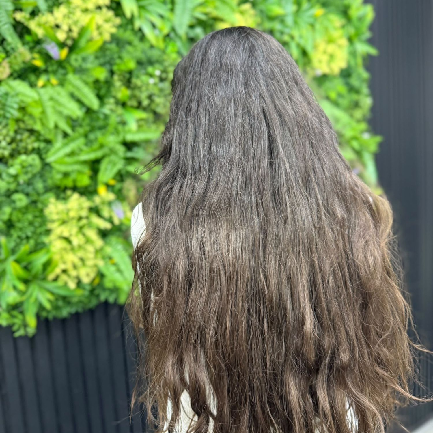 Vorher: lange, gewellte Naturhaare